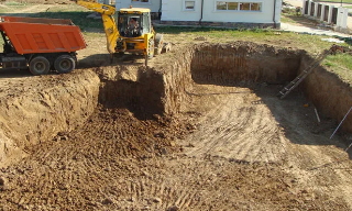 Рытье котлованов под фундамент в Хабаровске – цена от 2582 руб. за м3 | 2Землекопа-Хбр