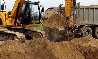 Выкопать яму экскаватором в Хабаровске от 930 руб. - 2Землекопа-Хбр